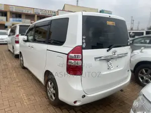 Toyota Noah 2011 White