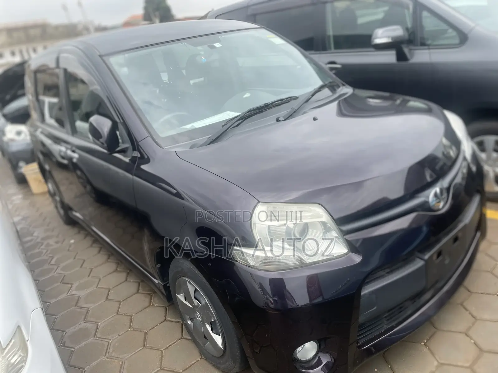 Toyota Sienta 2012 Purple