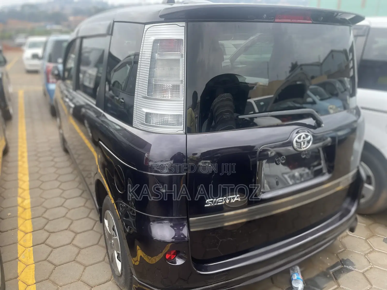 Toyota Sienta 2012 Purple