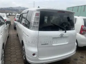 Toyota Sienta 2009 White