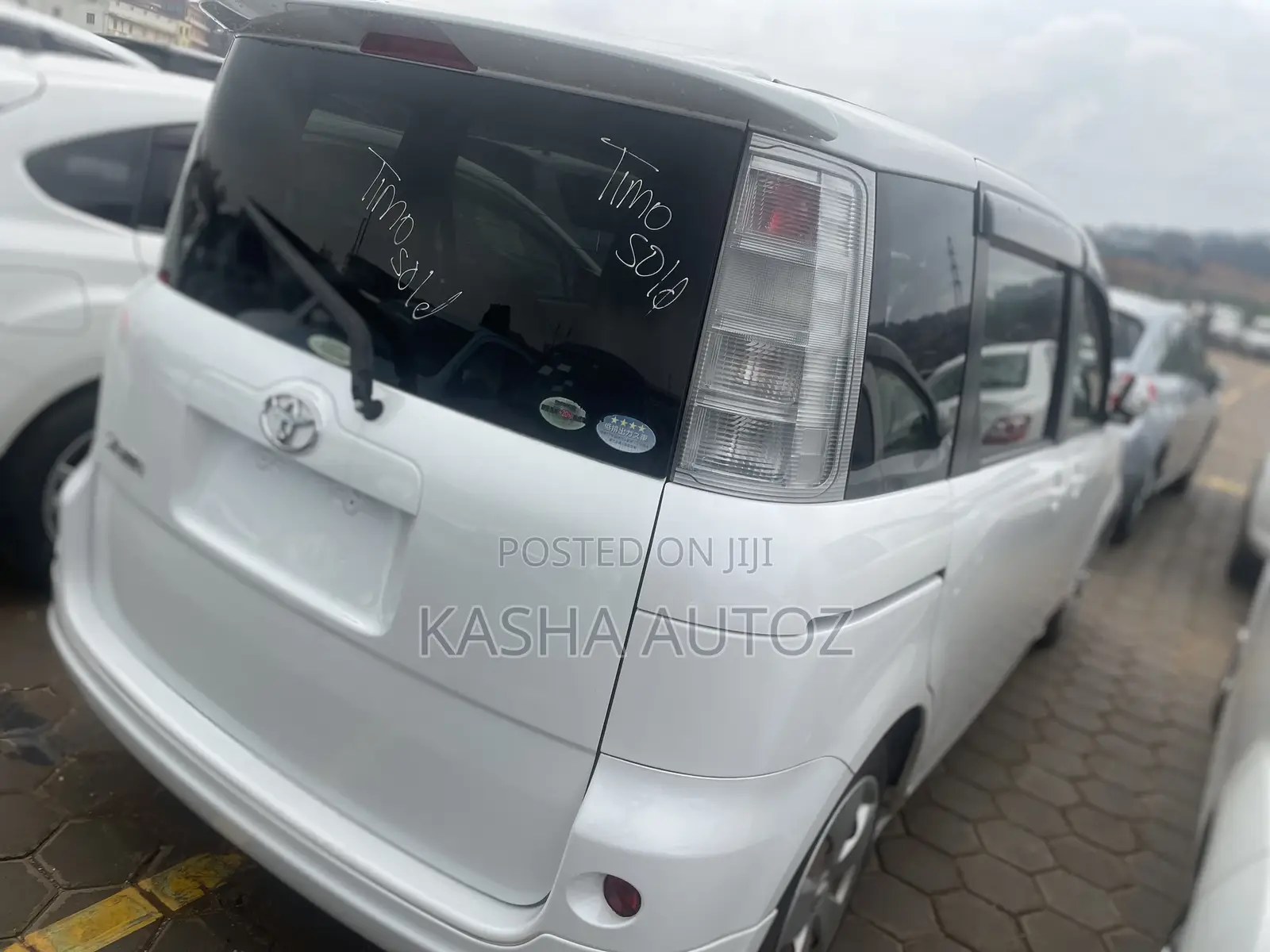 Toyota Sienta 2009 White