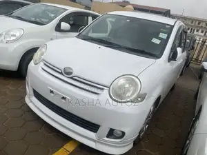 Toyota Sienta 2009 White