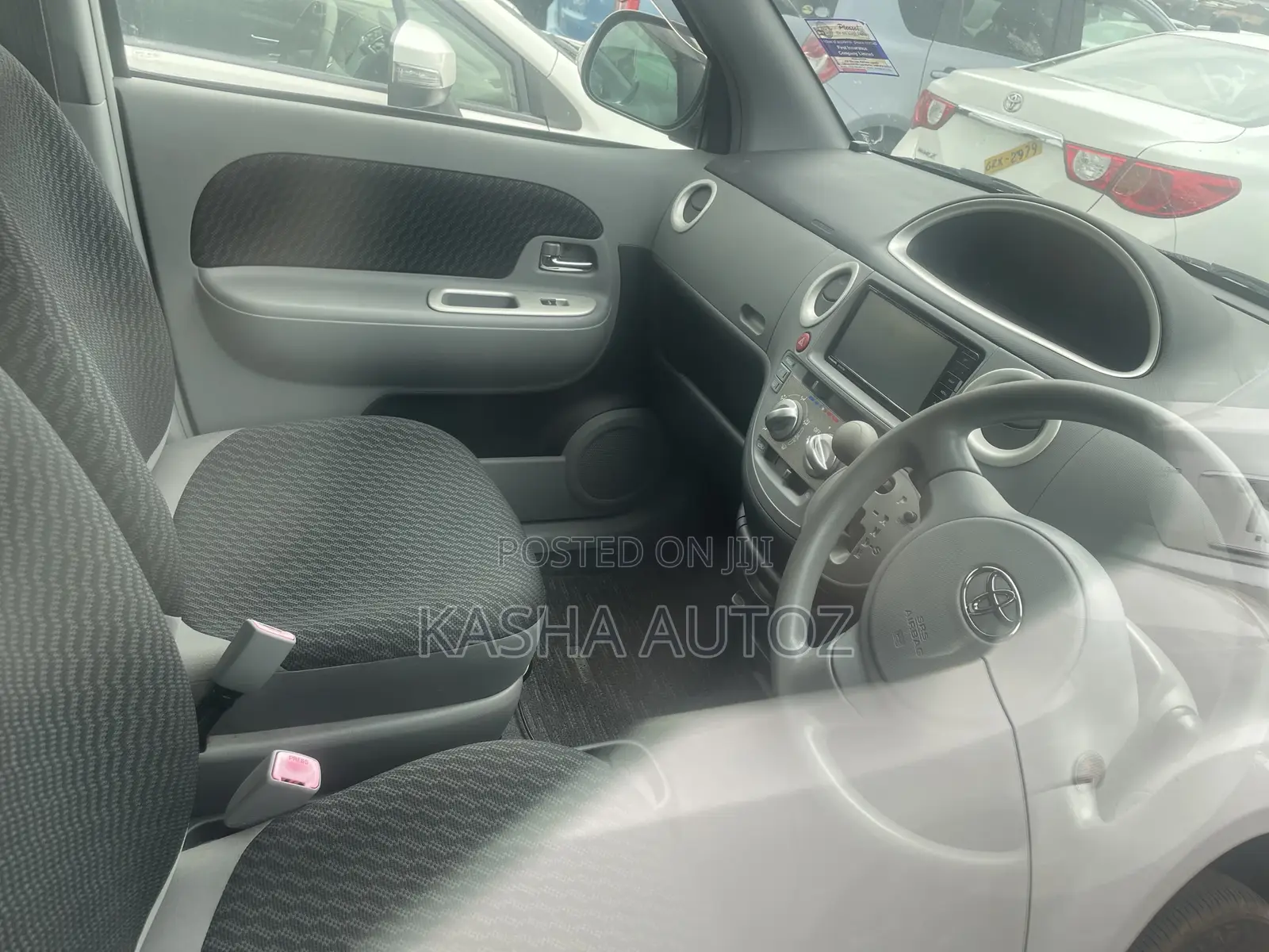 Toyota Sienta 2009 White