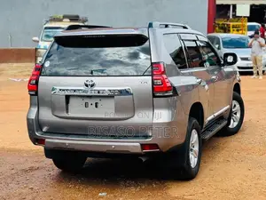 Toyota Land Cruiser Prado 2022 Gray