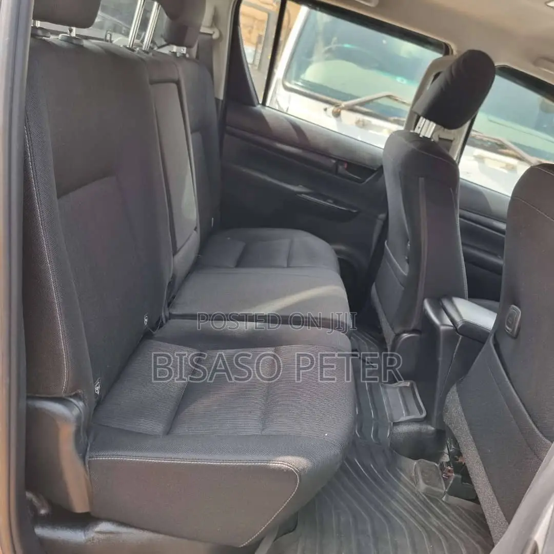 Toyota Hilux 2019 Gray