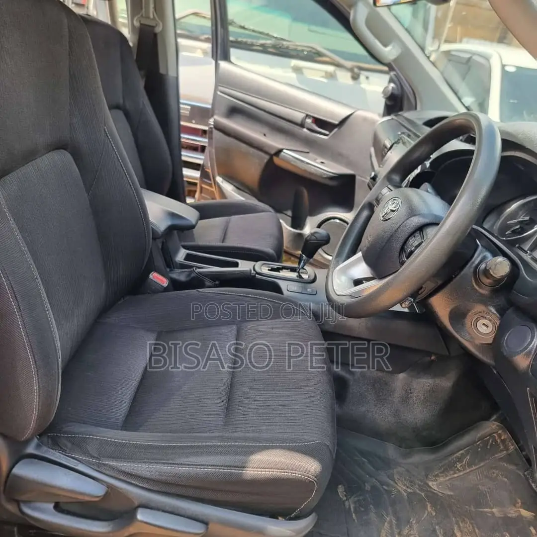 Toyota Hilux 2019 Gray