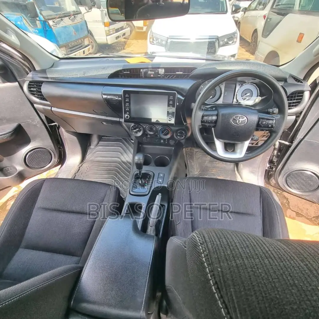 Toyota Hilux 2019 Gray