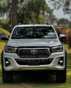 Toyota Hilux 2018 White