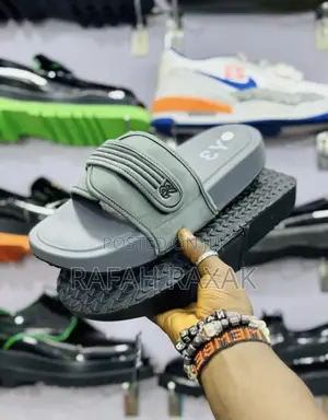 Original Grey Y3 Yeezy Slide Push in Sandals