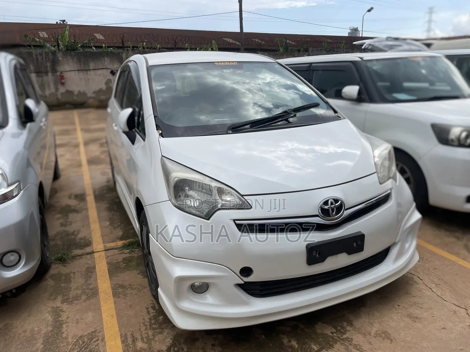 Toyota Ractis 2011 White