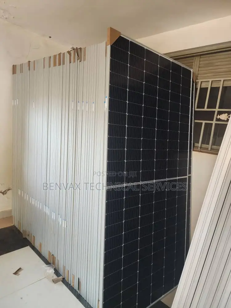 555W Monocrystalline Solar Panels
