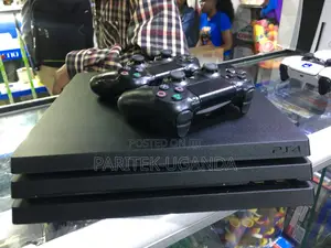 Playstation 4 Pro With 10 Games/500gb HDD/02 Controllers