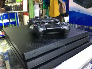 Ps4 Pro Console W/ 2 Pads +10 Games + 02 Controllers