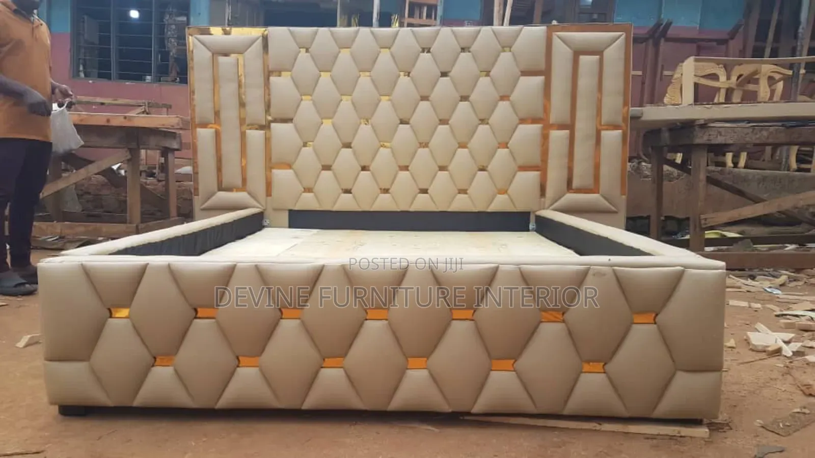 5x6 Bed Full Set With Bedside Drawers and Ottoman.