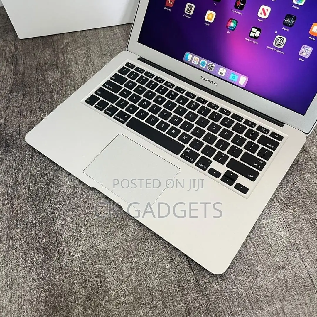 New Laptop Apple MacBook Air 8GB Intel Core I5 SSHD (Hybrid) 256GB