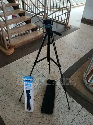 Lightweight 1.4mtrs Adjustable Phone and Camera Tripod Stand