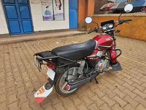 TVS HLX 125 2023 Red