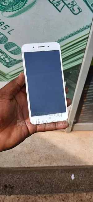 Vivo Y66i 32 GB Silver