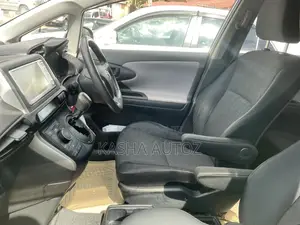 Toyota Wish 2010 Silver
