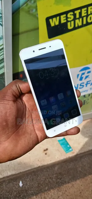 Vivo Y66i 32 GB Silver