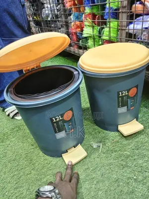 Trash Can Pedal Pail, 3.2 Gal (12 L), Trash Can