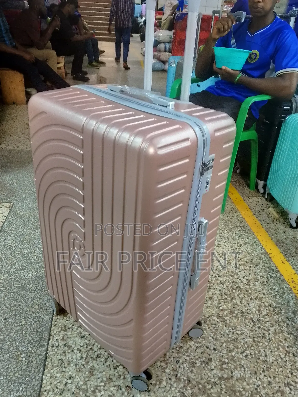 Classy Plastic Suitcases. Extra Large. ( Bronze)