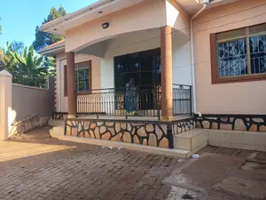 3bdrm Bungalow in Makindye Kizungu, Division A for rent