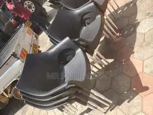 Heavy-Duty Plastic Arm Chairs With Aluminium Legs