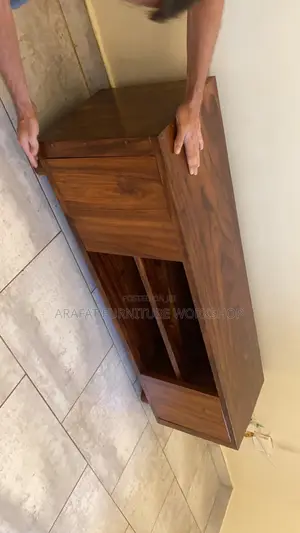 Solid Mugavu Tv Stand