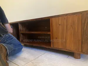 Solid Mugavu Tv Stand