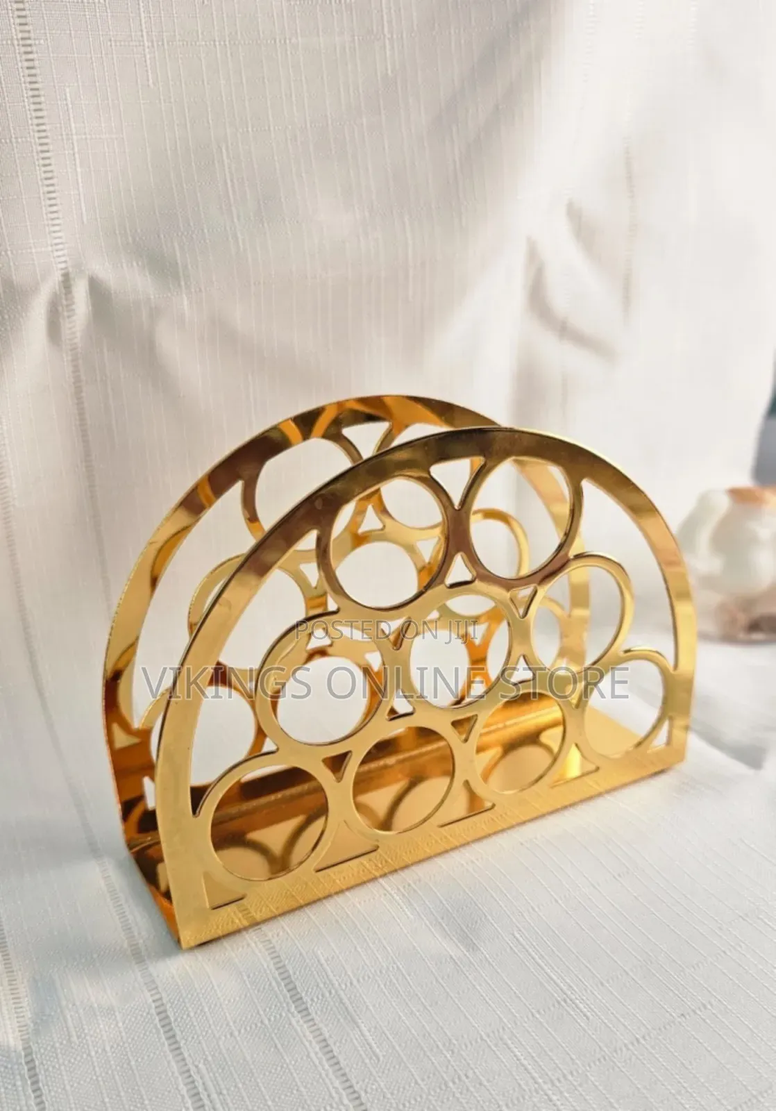 Semicircular Paper Towel Stand