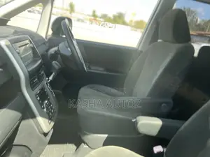 Toyota Noah 2011 Silver