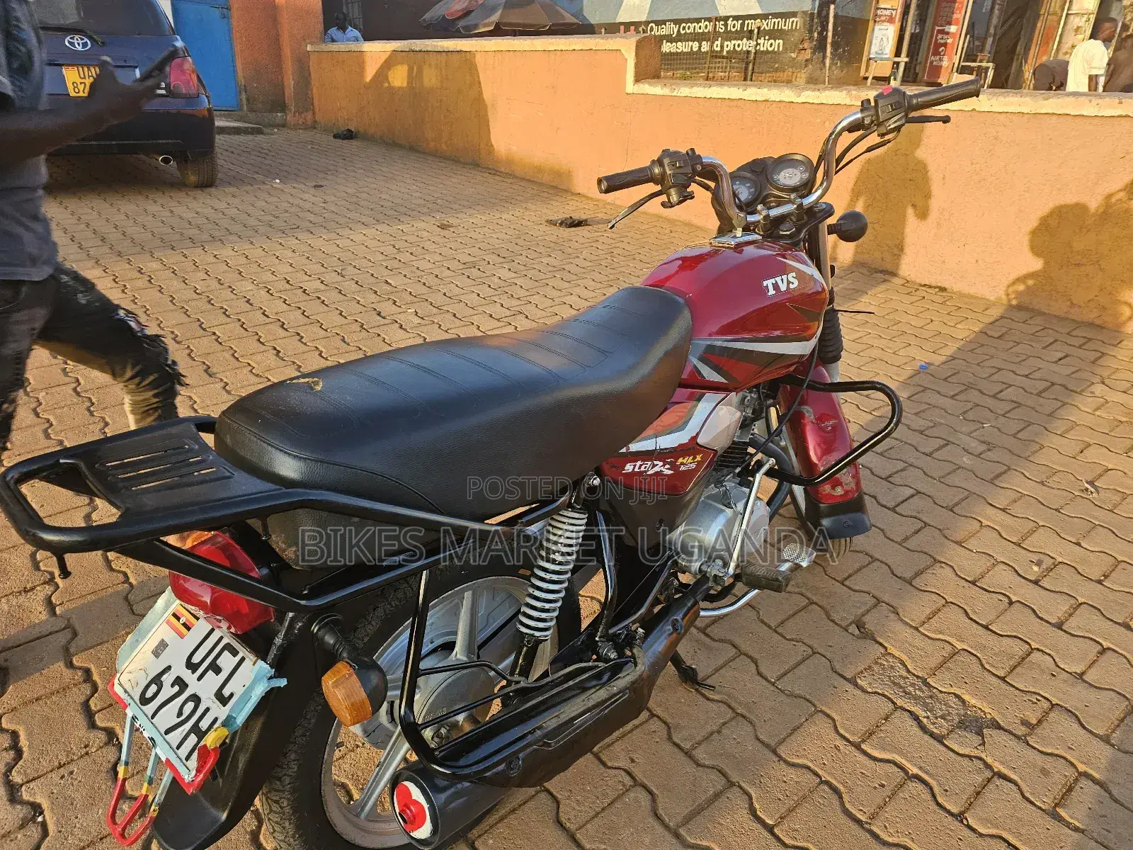 TVS HLX 125 2022 Red