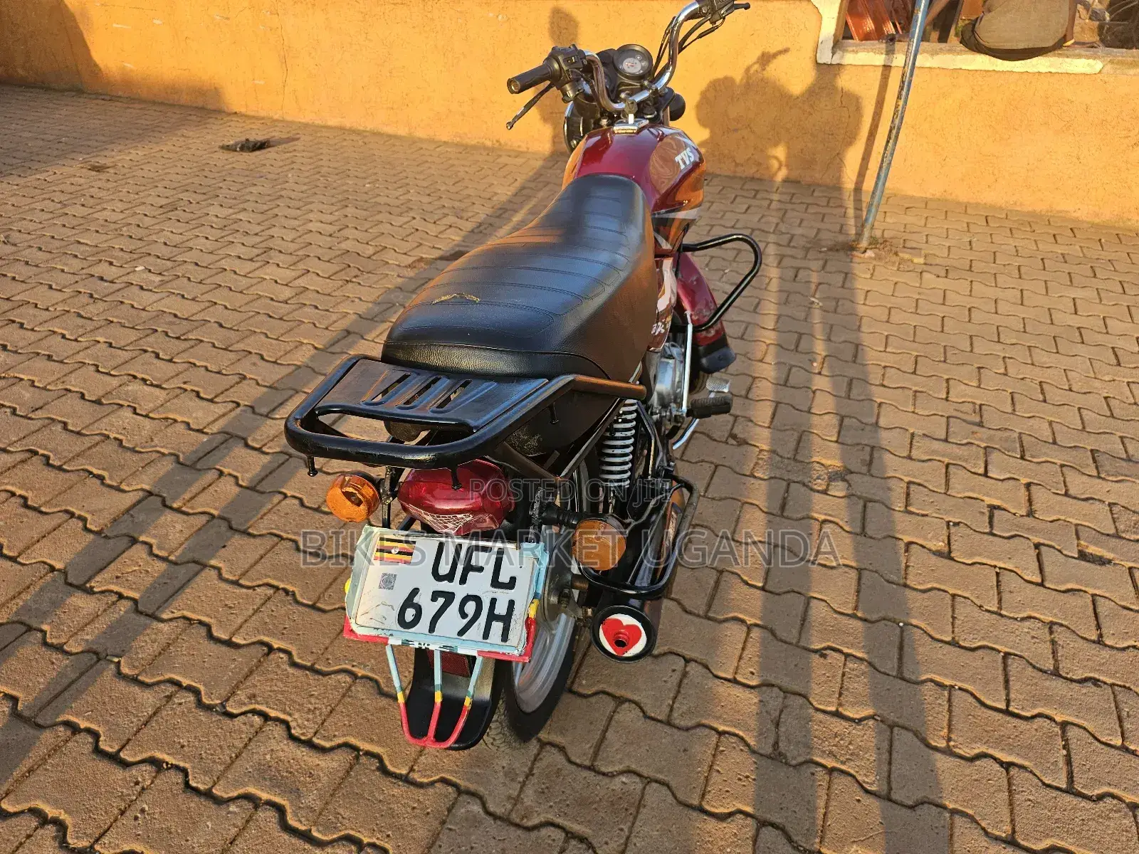 TVS HLX 125 2022 Red