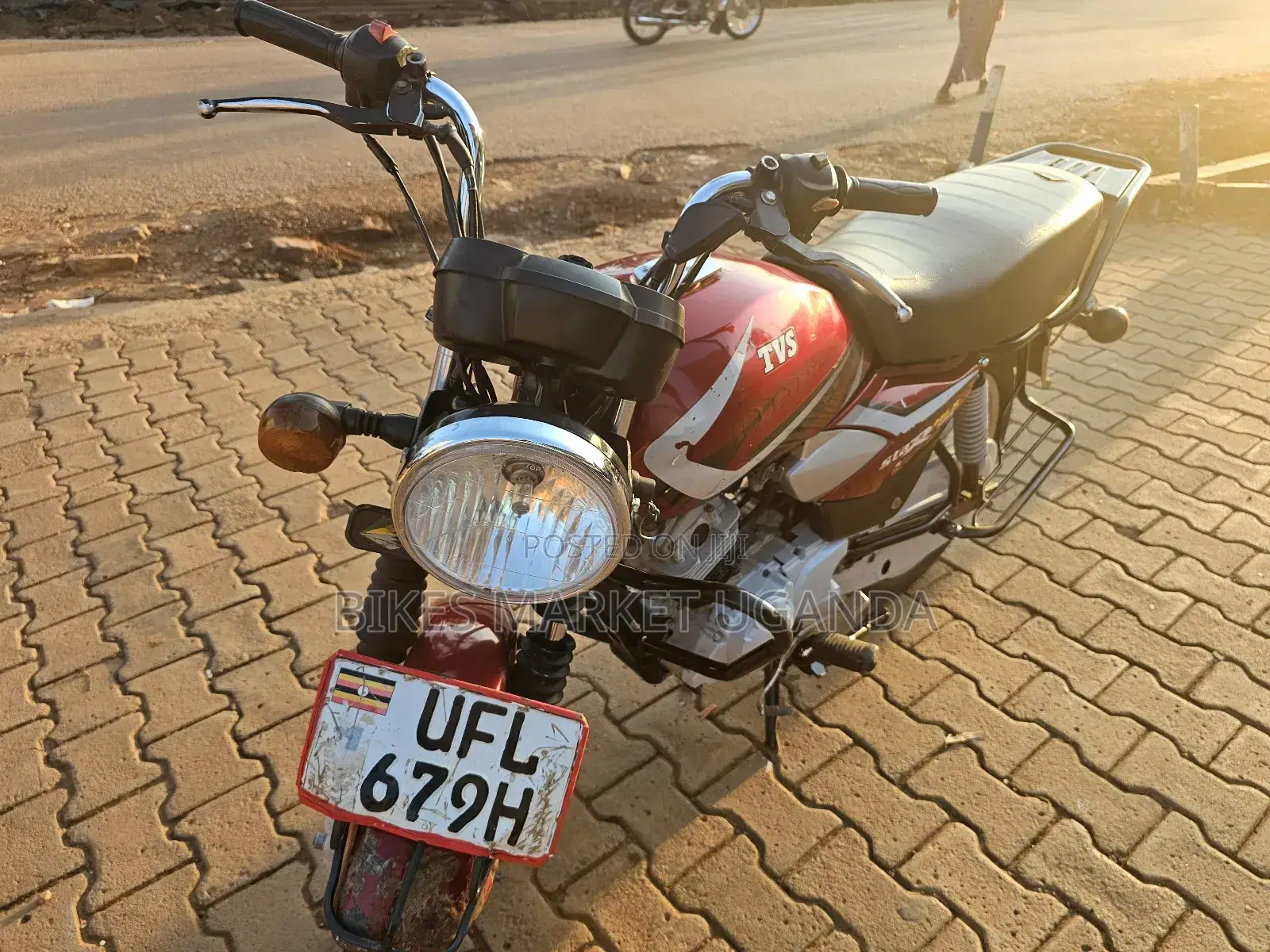 TVS HLX 125 2022 Red