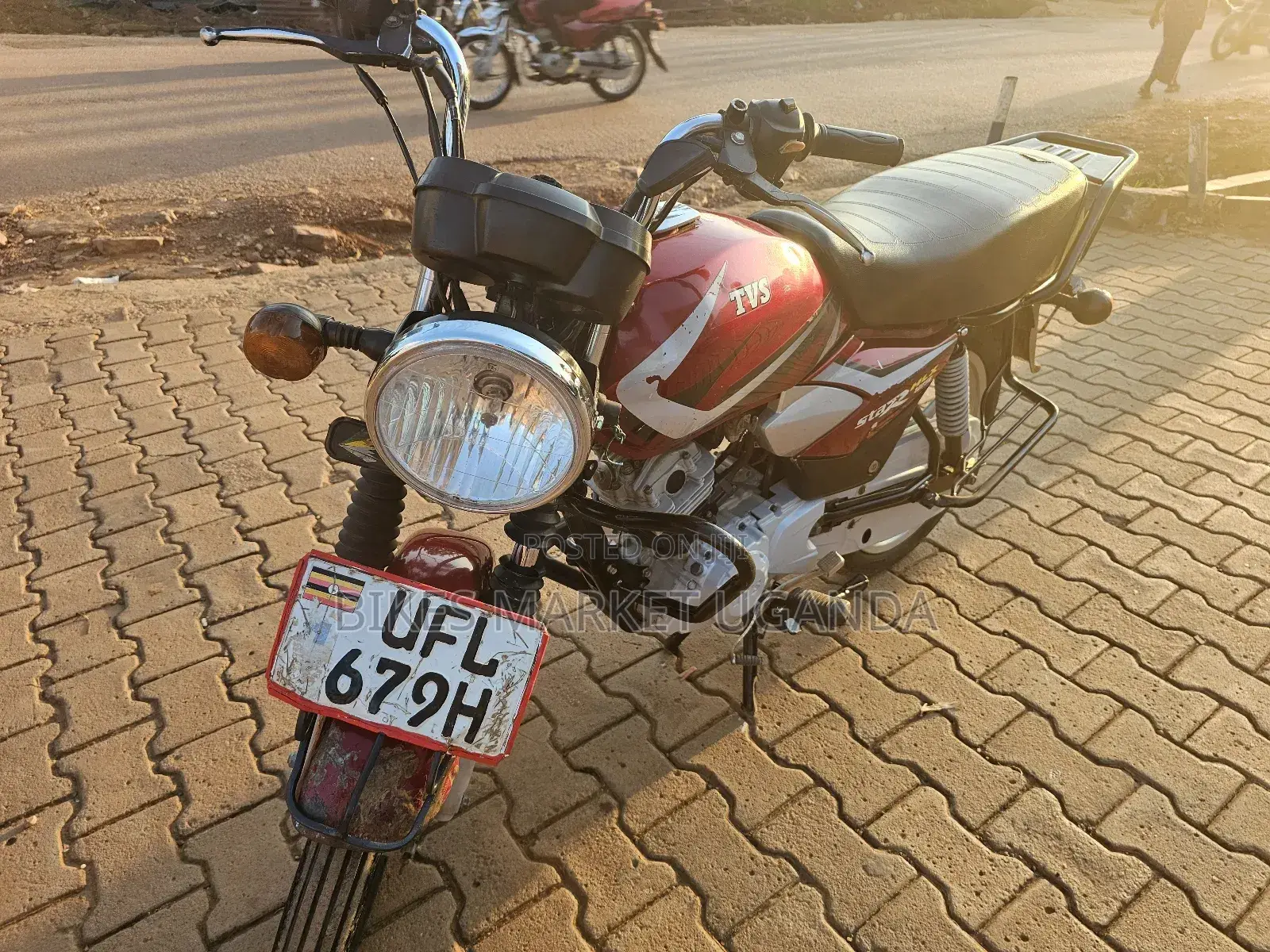 TVS HLX 125 2022 Red