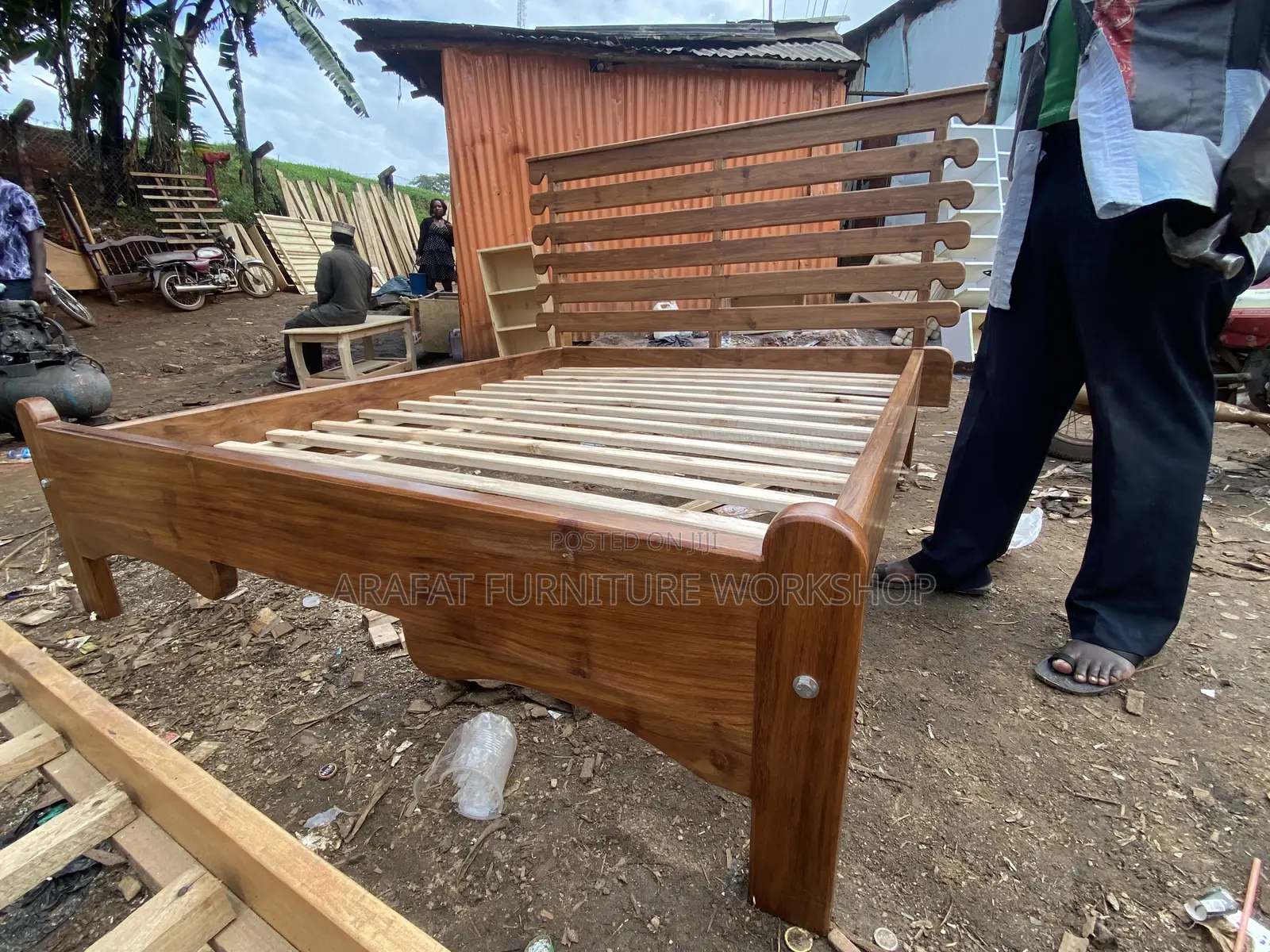 Solid Mugavu Dutch Bed