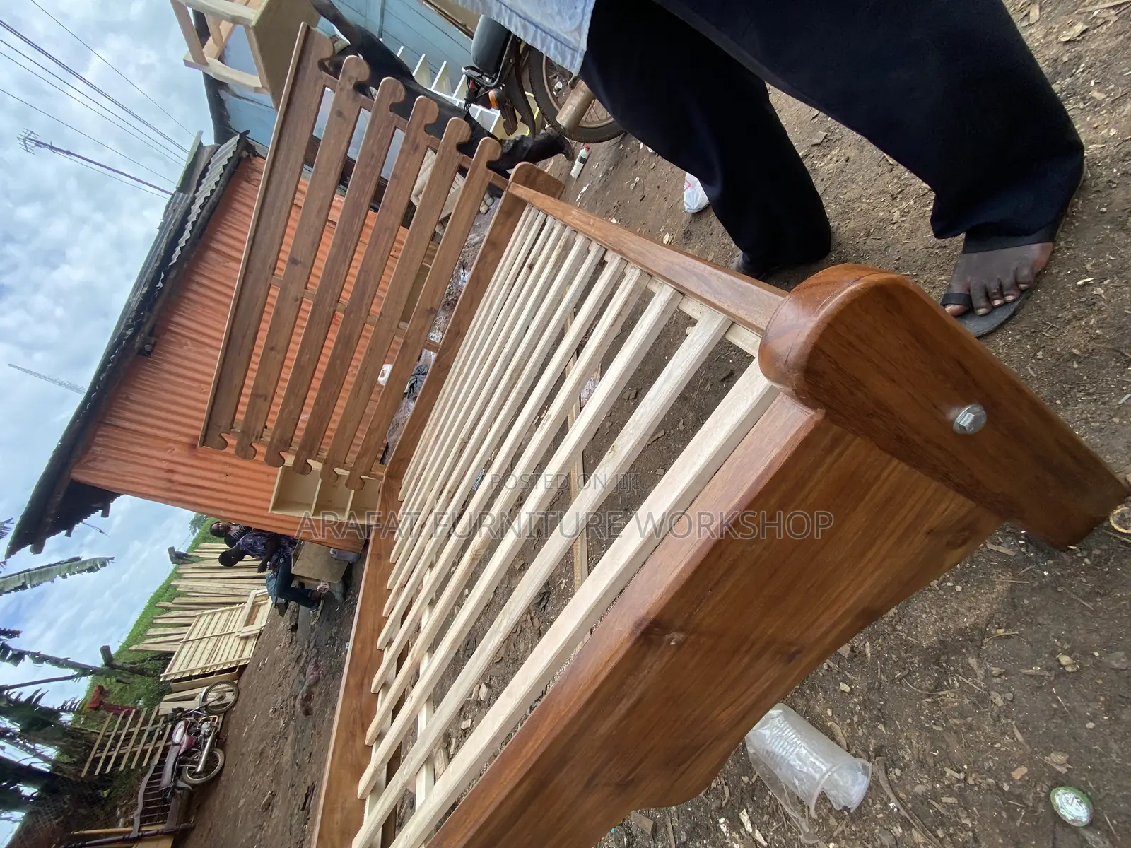 Solid Mugavu Dutch Bed