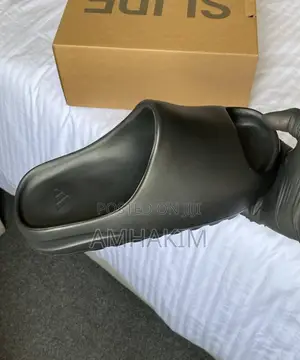 New Classic Yeezy Slides in Stock
