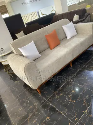 Luxury 3seater Made of High Quality Wood and Fabric in Cream