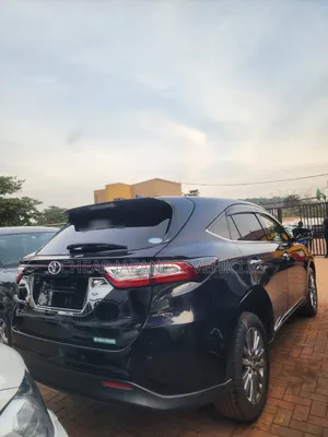 Toyota Harrier 2.0 2017 Black