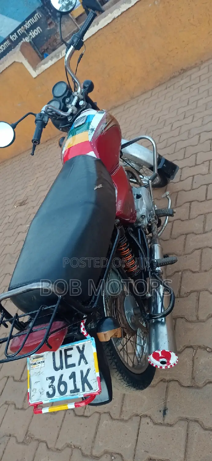 Bajaj Boxer 100 2022 Red