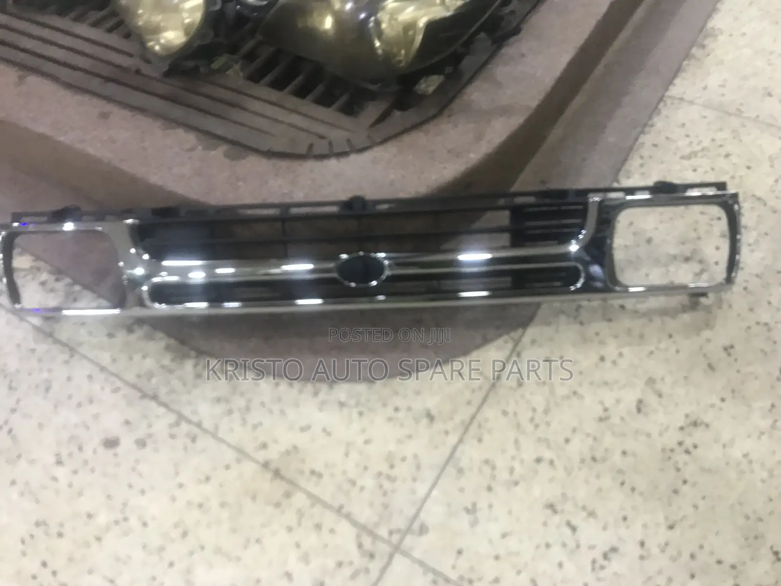 Grill Hilux 166
