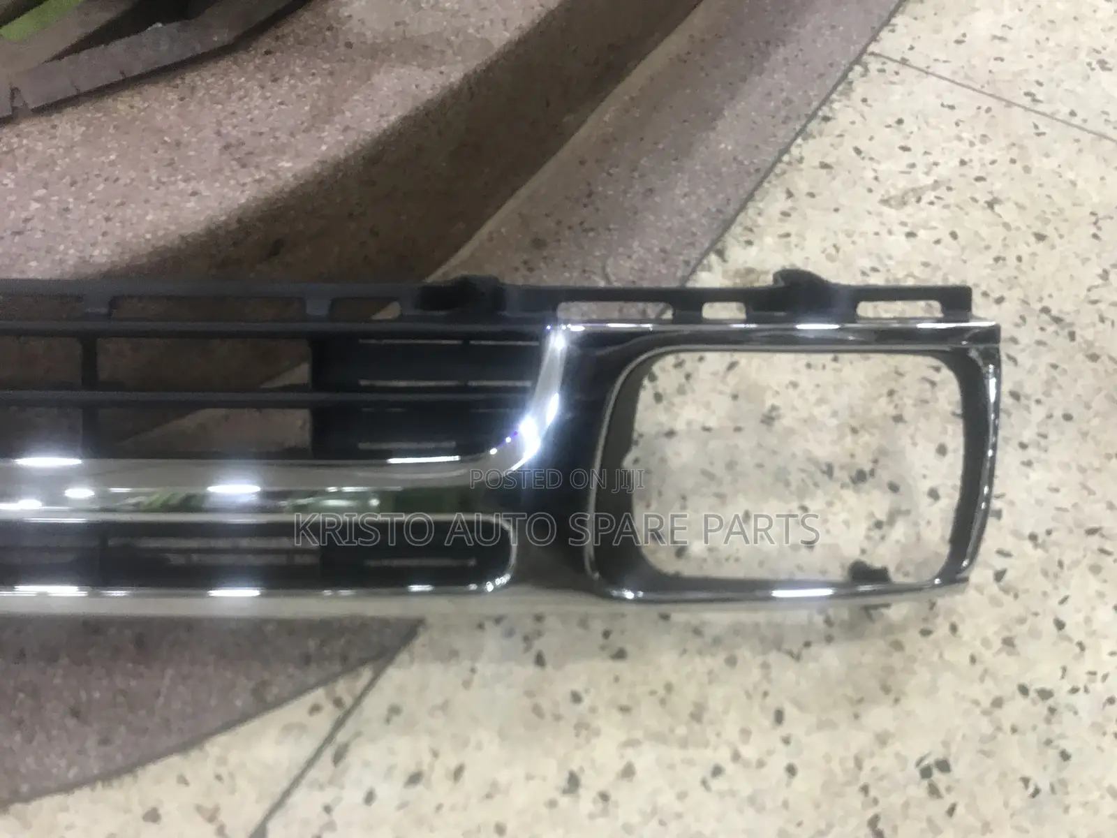 Grill Hilux 166