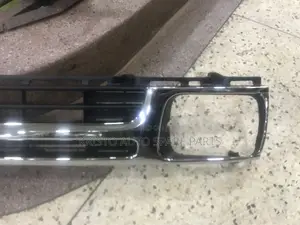 Grill Hilux 166