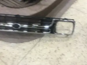 Grill Hilux 166