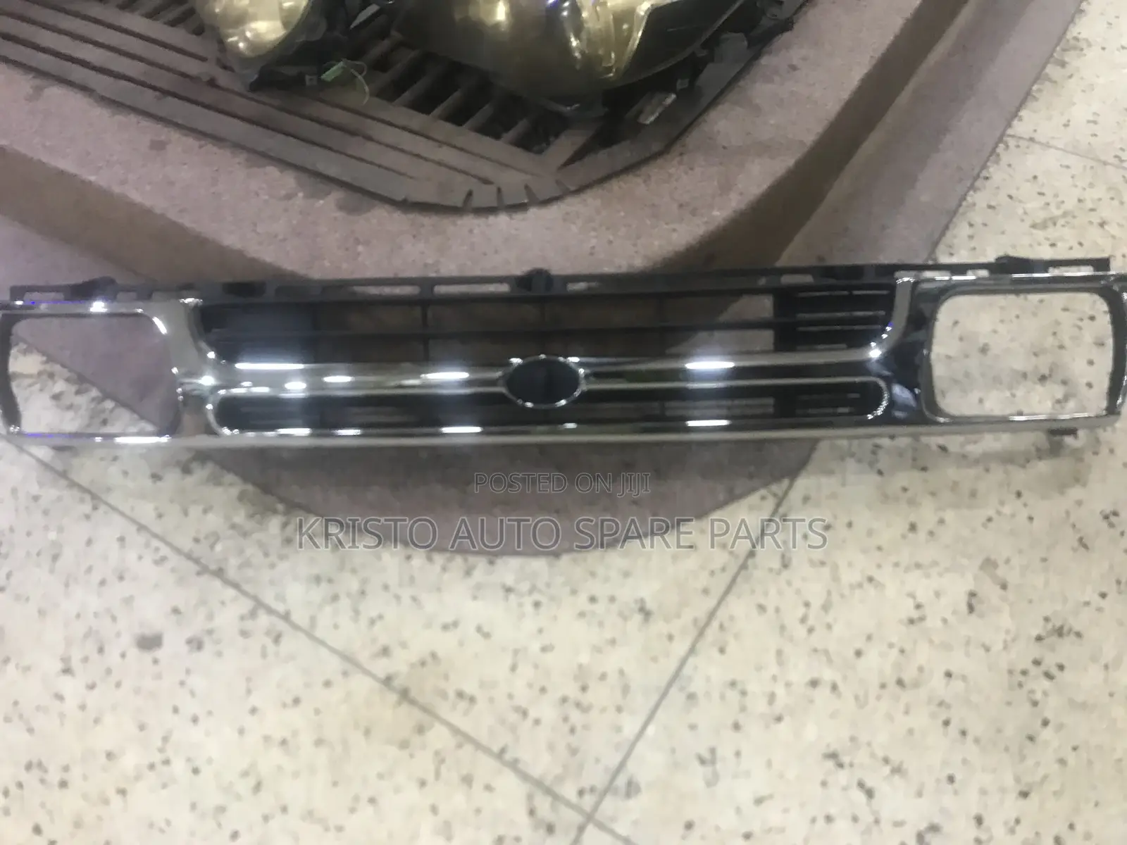 Grill Hilux 166