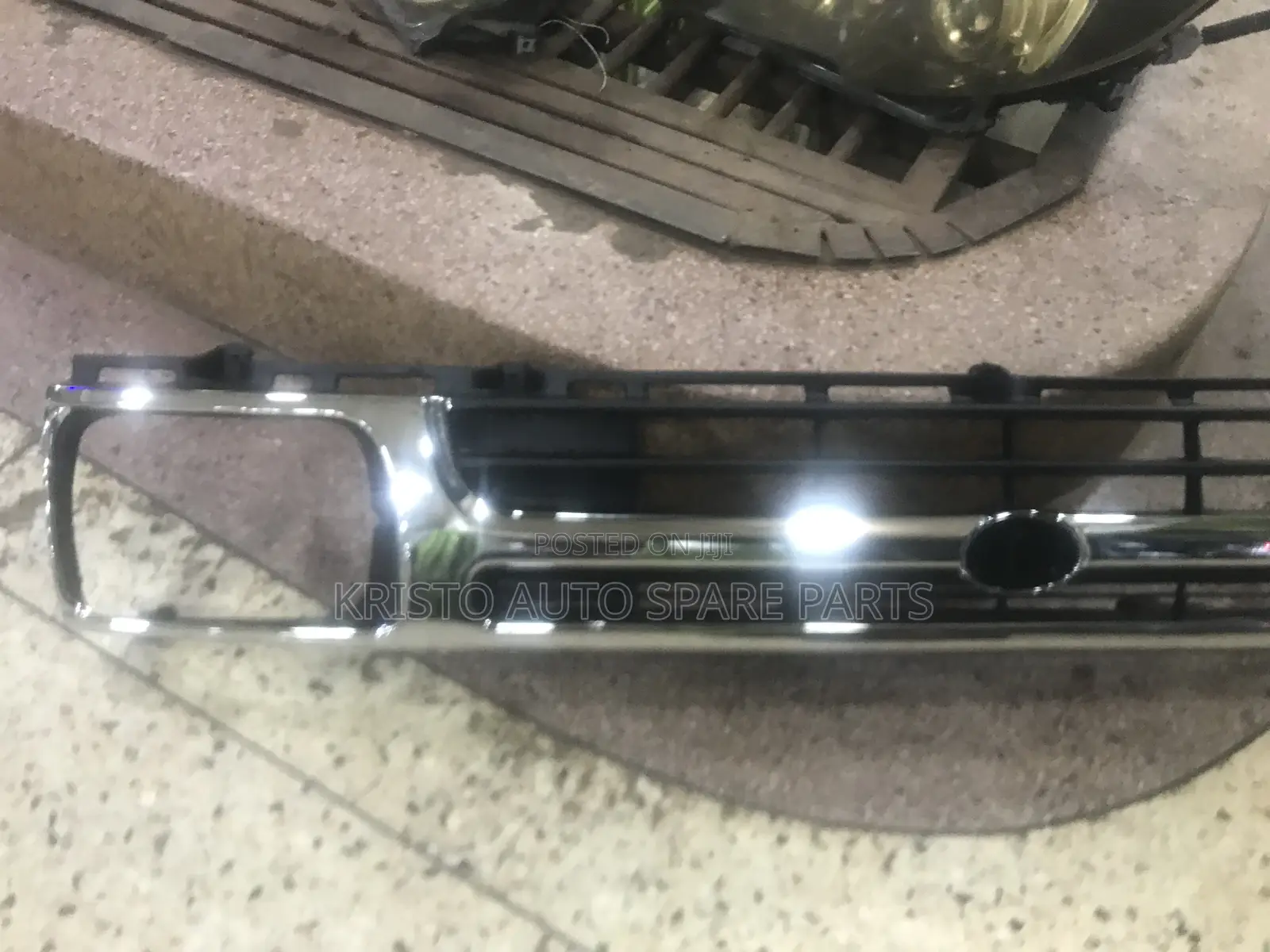 Grill Hilux 166