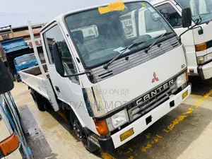 Mitsubishi Canter Truck 1991 White