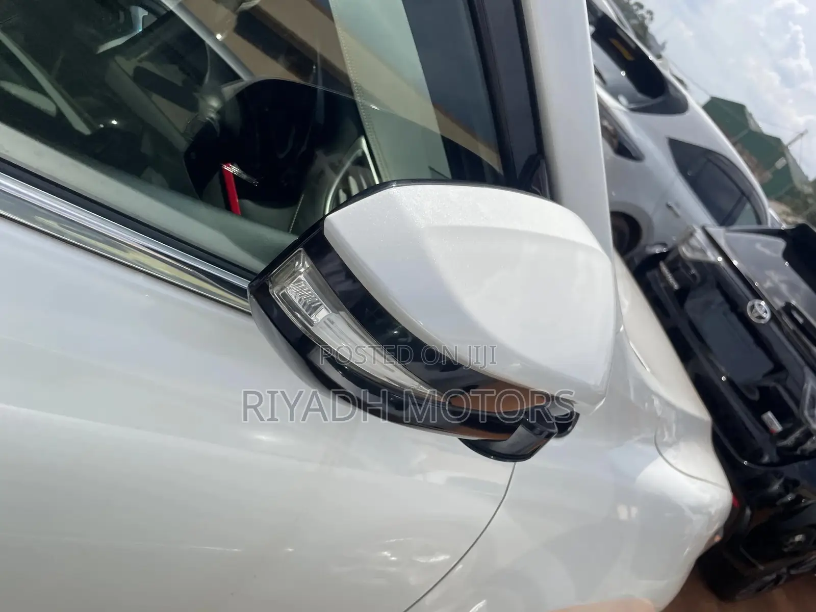 Toyota Harrier 2.0 2016 White